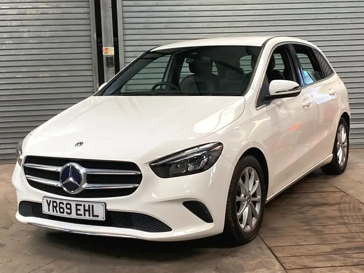 Used Mercedes B200 148 HP (108 kW) 2019 White Hatchback