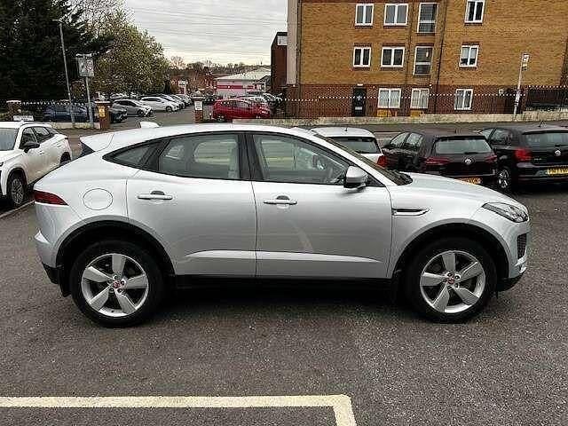 Używany Jaguar E-Pace SE 180 KM (132 kW) 2019 Srebrny SUV