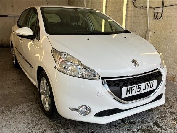 White Used 2015 Peugeot 208 Active Hatchback | £3,990 (Fair price) - Image 1/1