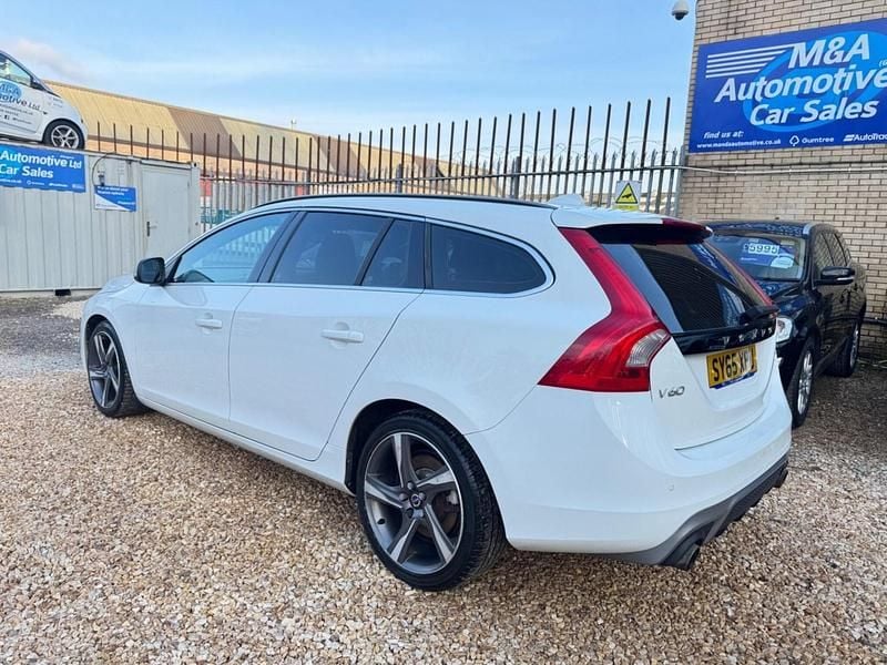 Used Volvo V60 R-Design 115 HP (84 kW) 2015 White Estate