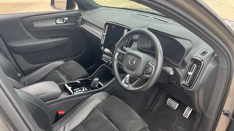 Used Volvo XC40 R-Design 262 HP (192 kW) 2022 Grey SUV