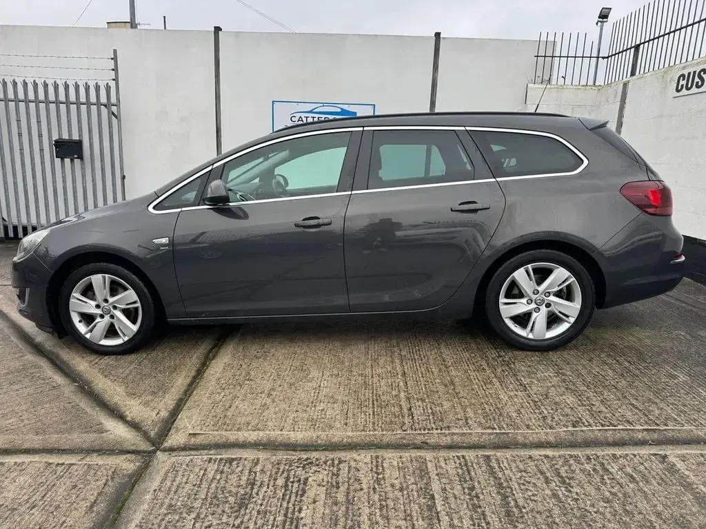 Used Vauxhall Astra SRi 165 HP (121 kW) 2014 Grey Estate