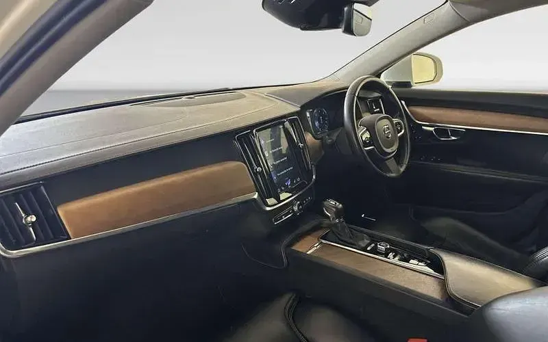 Used Volvo V90 Inscription 190 HP (139 kW) 2019 White Estate