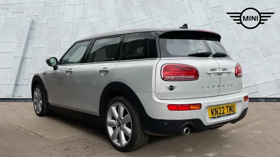 Usado Mini Cooper Clubman Exclusive 134 CV (98 kW) 2022 Plateado Familiar