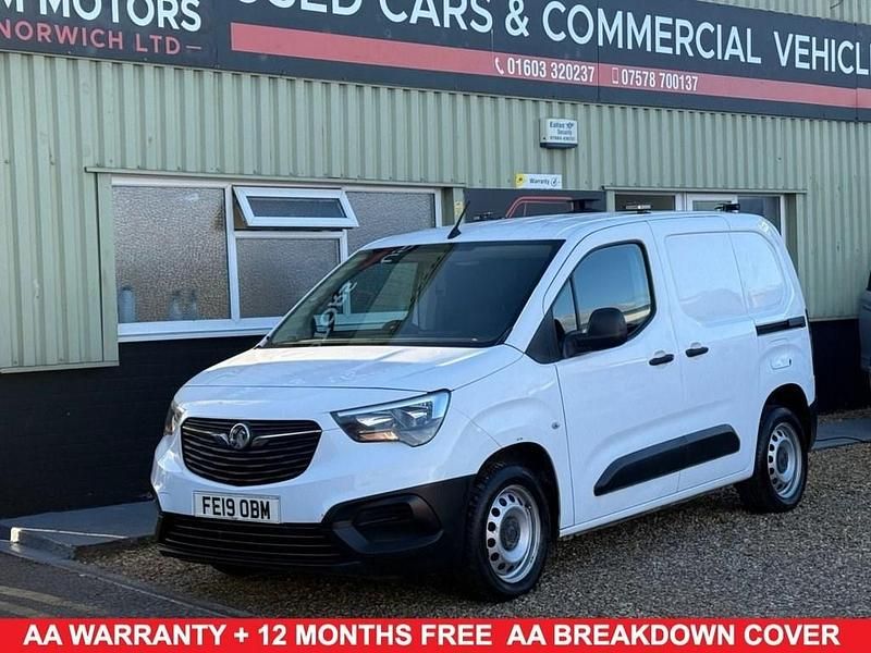 Used Vauxhall Combo Edition 100 HP (73 kW) 2019 White MPV
