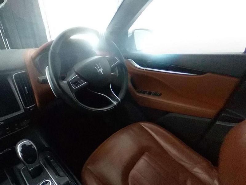 Used Maserati Levante 275 HP (202 kW) 2017 Grey SUV