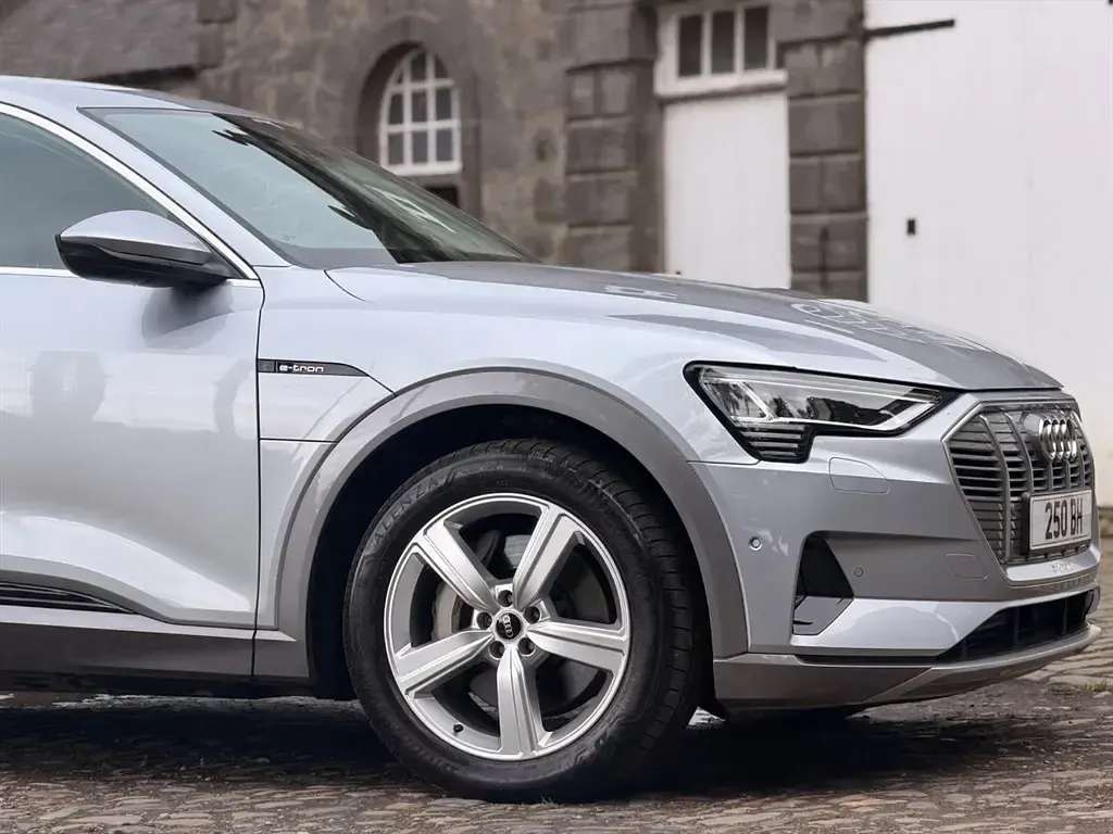 Used Audi e-tron Advanced 230 kW (313 HP) 2022 Silver SUV