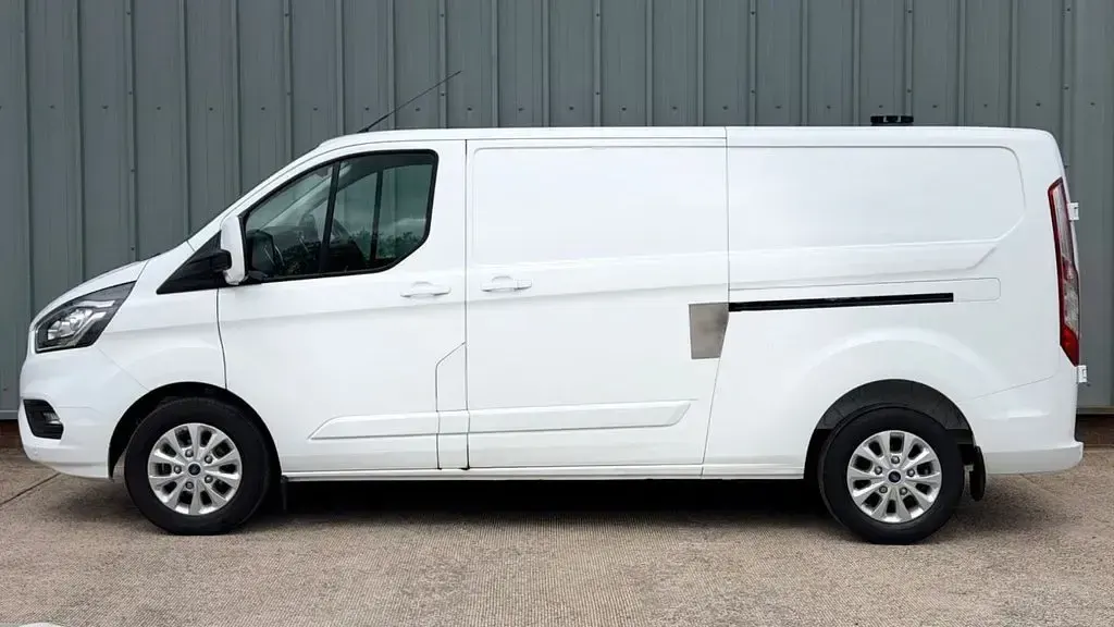Used Ford Transit Custom Limited 130 HP (95 kW) 2023 White Van