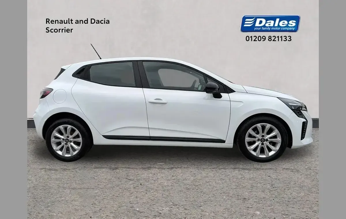Used Renault Clio Evolution 88 HP (64 kW) 2024 White Hatchback