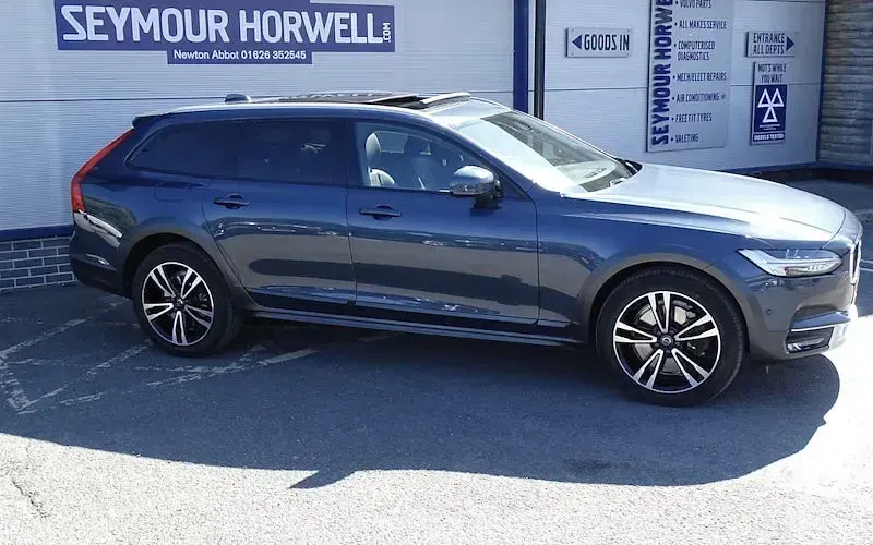 Used Volvo V90 CC Pro 190 HP (139 kW) 2019 Estate