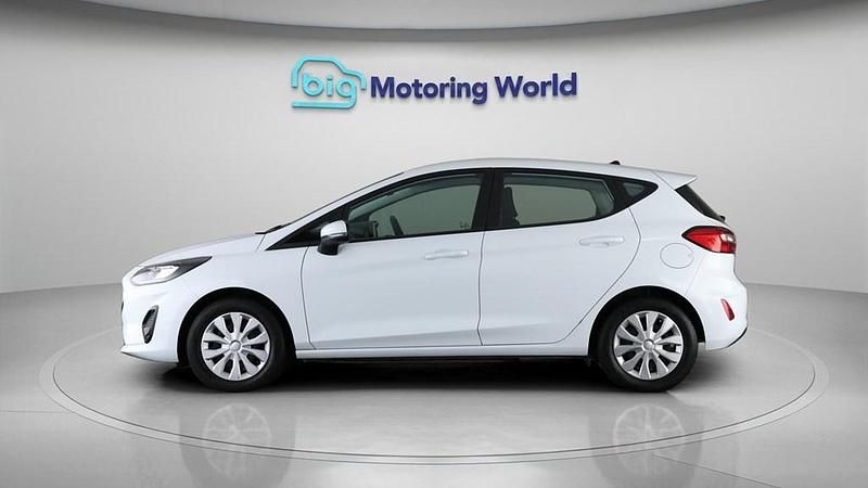 Usado Ford Fiesta Trend 100 HP (73 kW) 2023 Branco Citadino