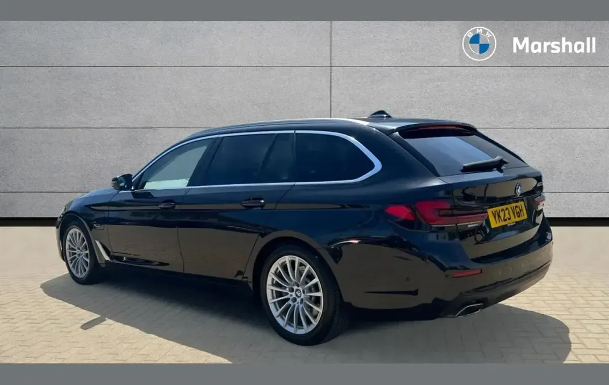 Used BMW 530e Comfort Edition 292 HP (214 kW) 2023 Black Estate