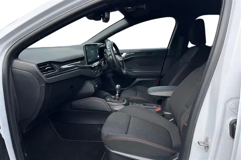 New Ford Focus ST-Line X 125 HP (91 kW) 2025 Frozen white Estate