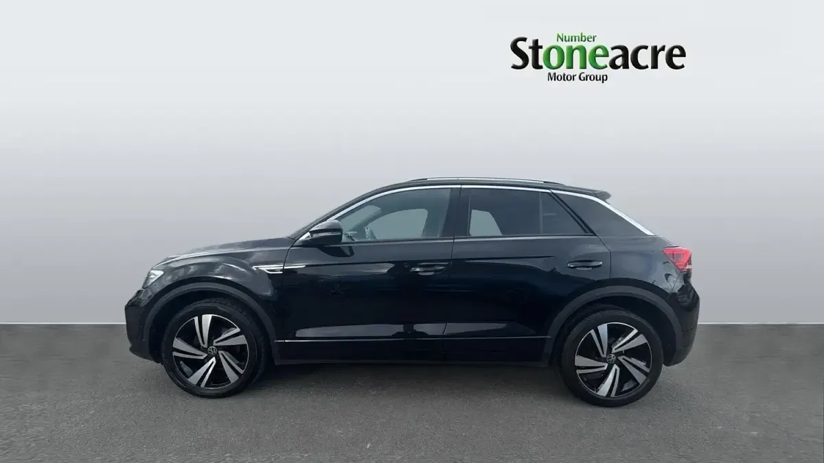 Used VW T-Roc R-line 150 HP (110 kW) 2024 Black SUV