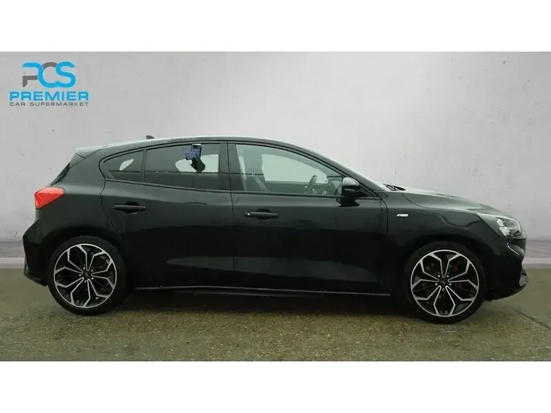 Begagnad Ford Focus ST-Line X 2020 Svart Halvkombi