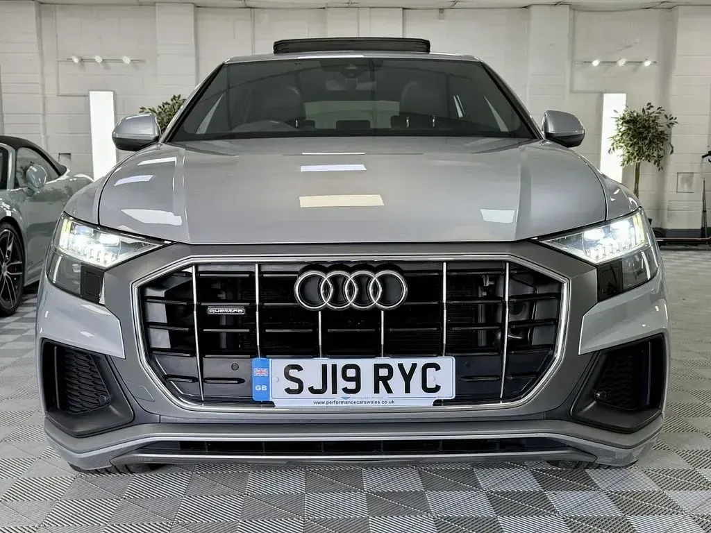 Used Audi Q8 S-Line 286 HP (210 kW) 2019 Silver SUV