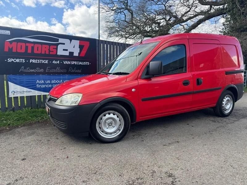 Second-hand Vauxhall Combo 75 CP (55 kW) 2010 Roșu Monovolum