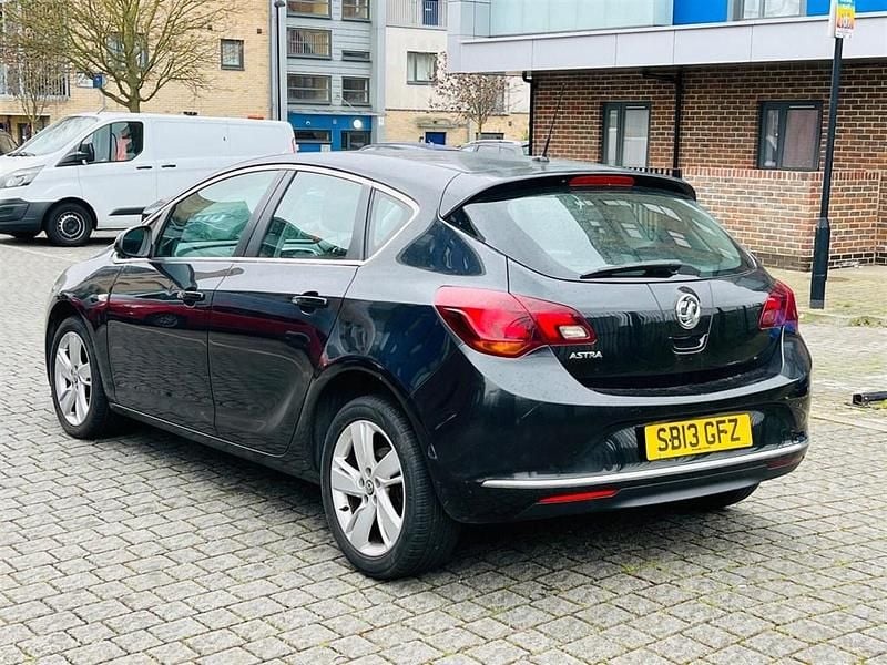 Second-hand Vauxhall Astra SRi 2013 Negru Hatchback