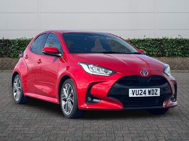 Second-hand Toyota Yaris Hybrid 2024 Roșu Hatchback