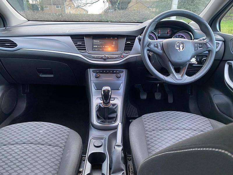 Used Vauxhall Astra Design Edition 105 HP (77 kW) 2017 Grey Hatchback