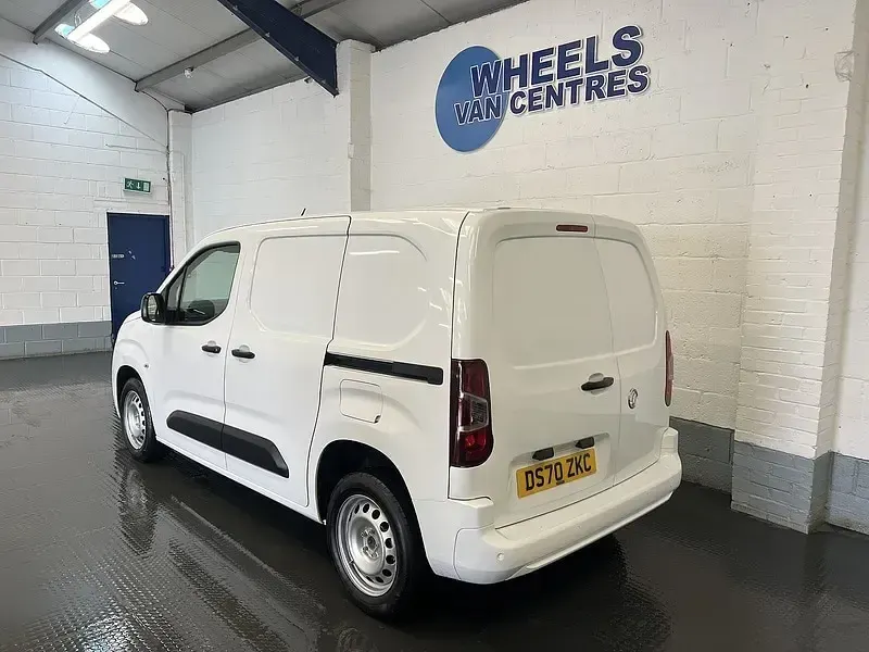 Used Vauxhall Combo Sportive 100 HP (73 kW) 2020 White MPV