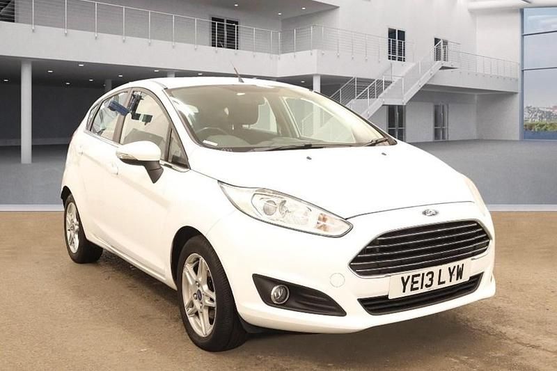 Used Ford Fiesta Zetec 2013 White Hatchback