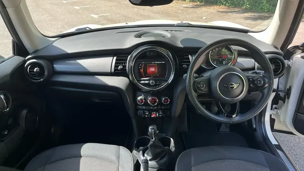 Used Mini Cooper Hatch 134 HP (98 kW) 2018 White Hatchback