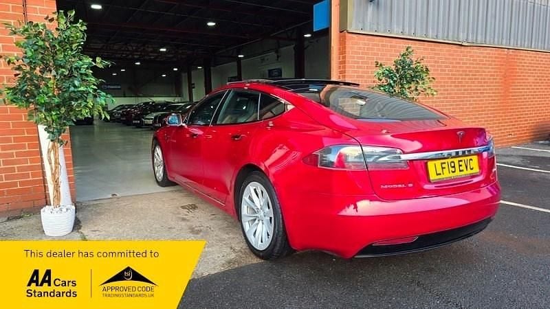 Used Tesla Model S 386 kW (525 HP) 2019 Red Hatchback