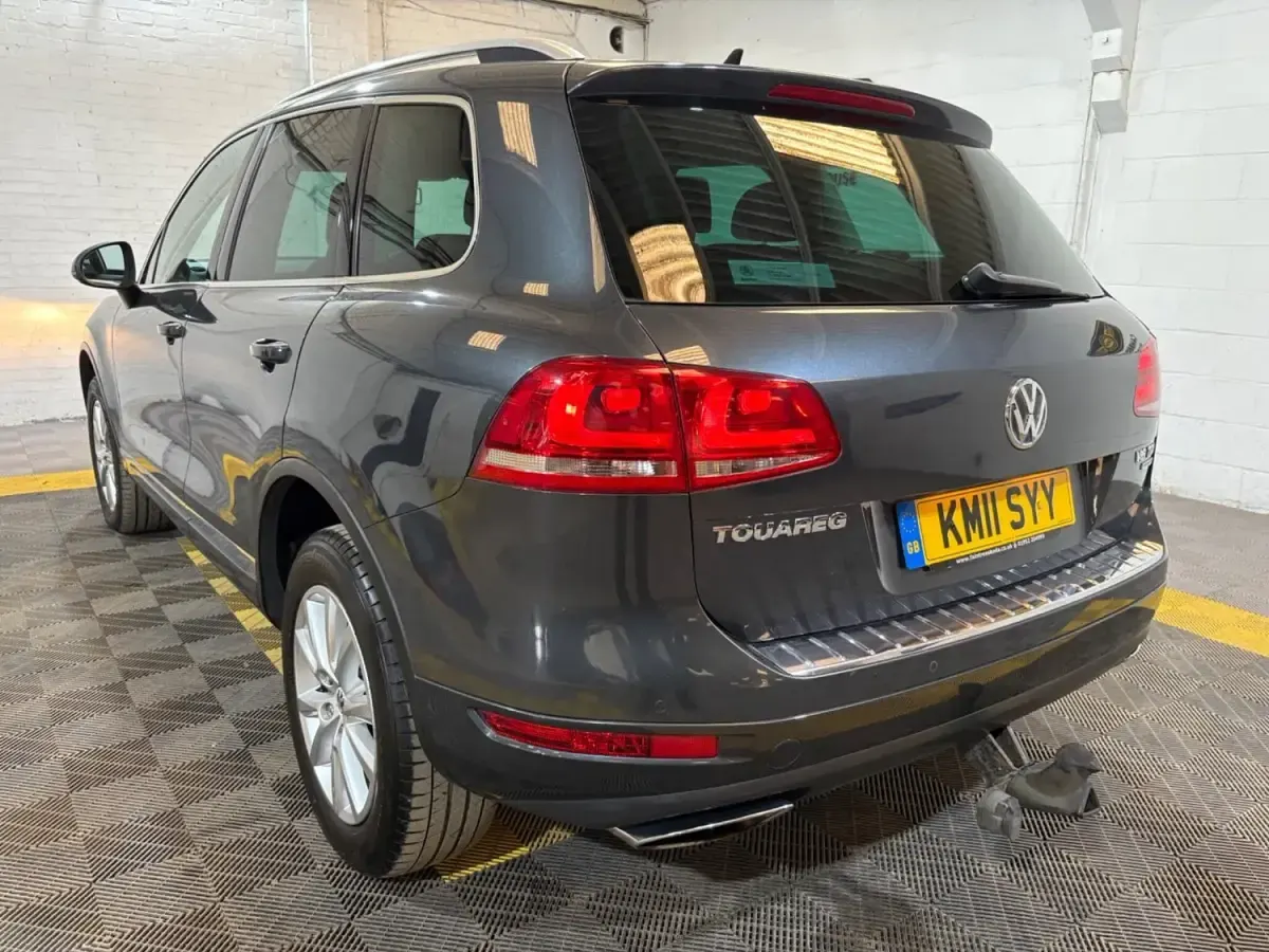 Usado VW Touareg SE 240 HP (176 kW) 2011 Cinzento SUV