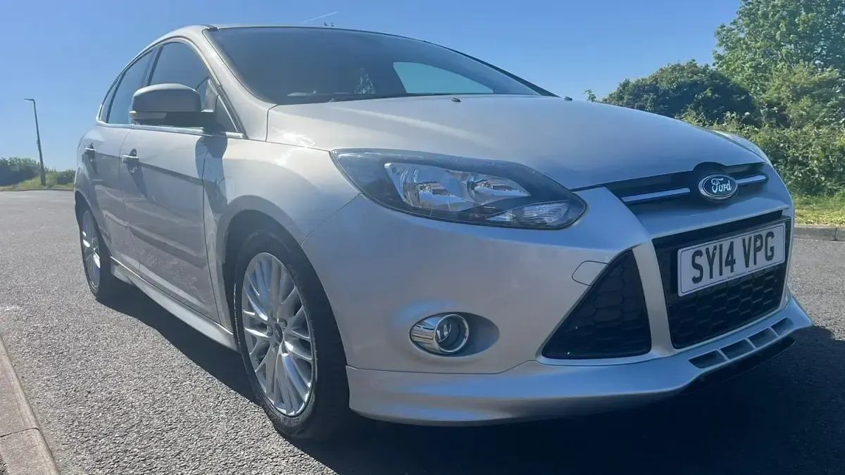 Used Ford Focus Zetec 125 HP (91 kW) 2014 Silver Hatchback