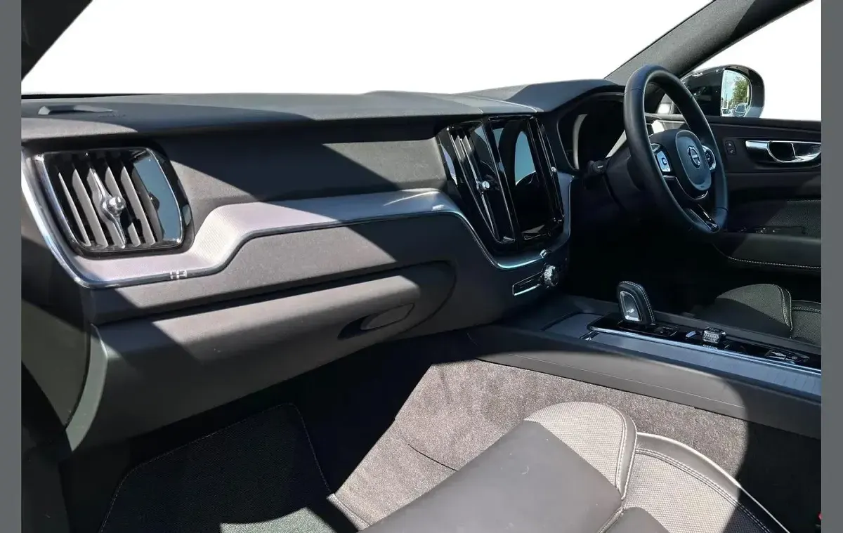 Used Volvo XC60 R-Design 337 HP (247 kW) 2021 Blue SUV