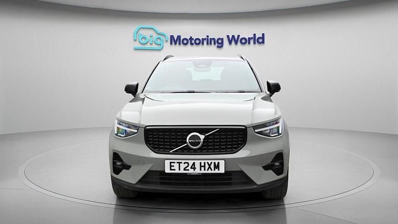 Used Volvo XC40 Plus 163 HP (119 kW) 2024 Green SUV
