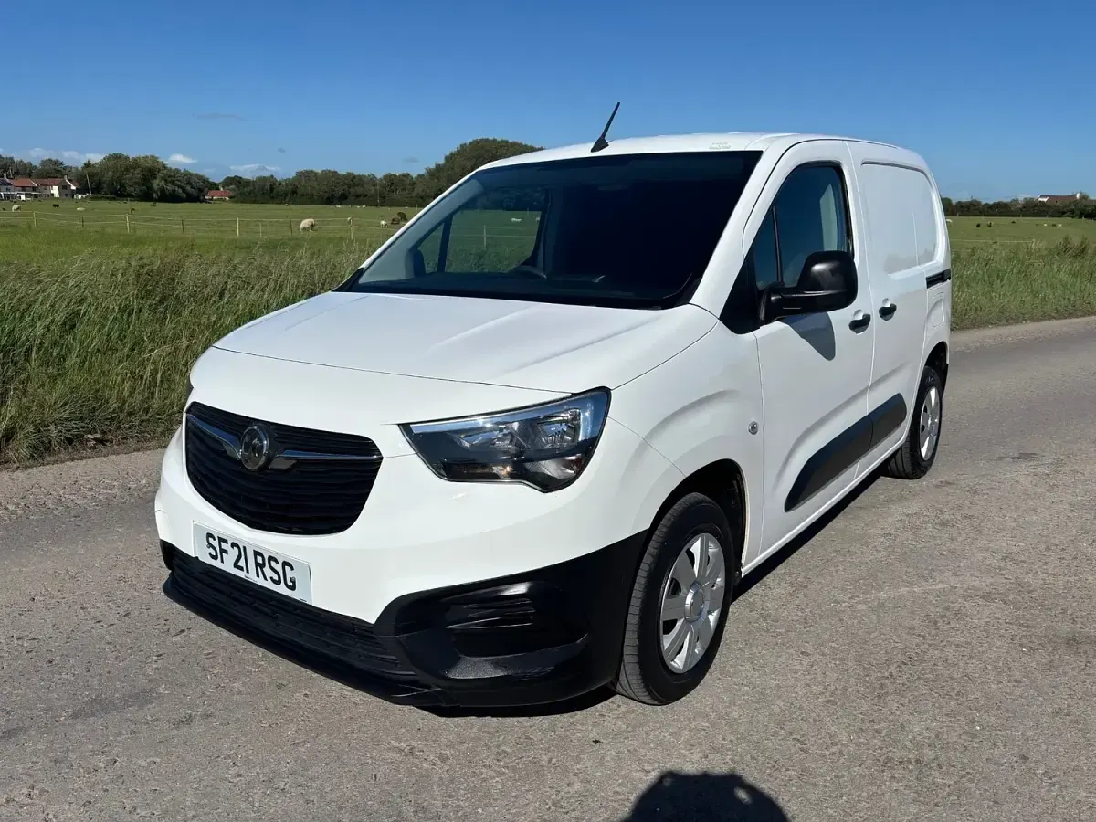 Used Vauxhall Combo Edition 100 HP (73 kW) 2021 White MPV