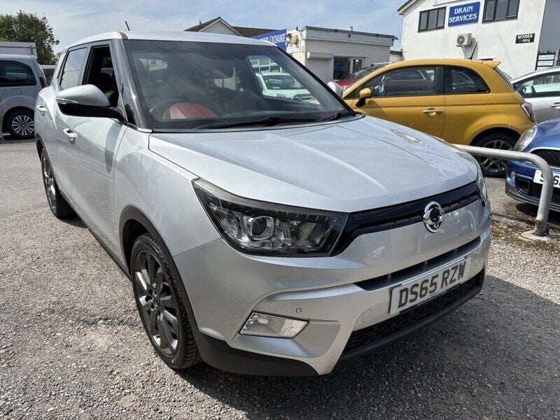 Silver Used 2015 Ssangyong Tivoli Hatchback | £5,695 (Fair price) - Image 1/4