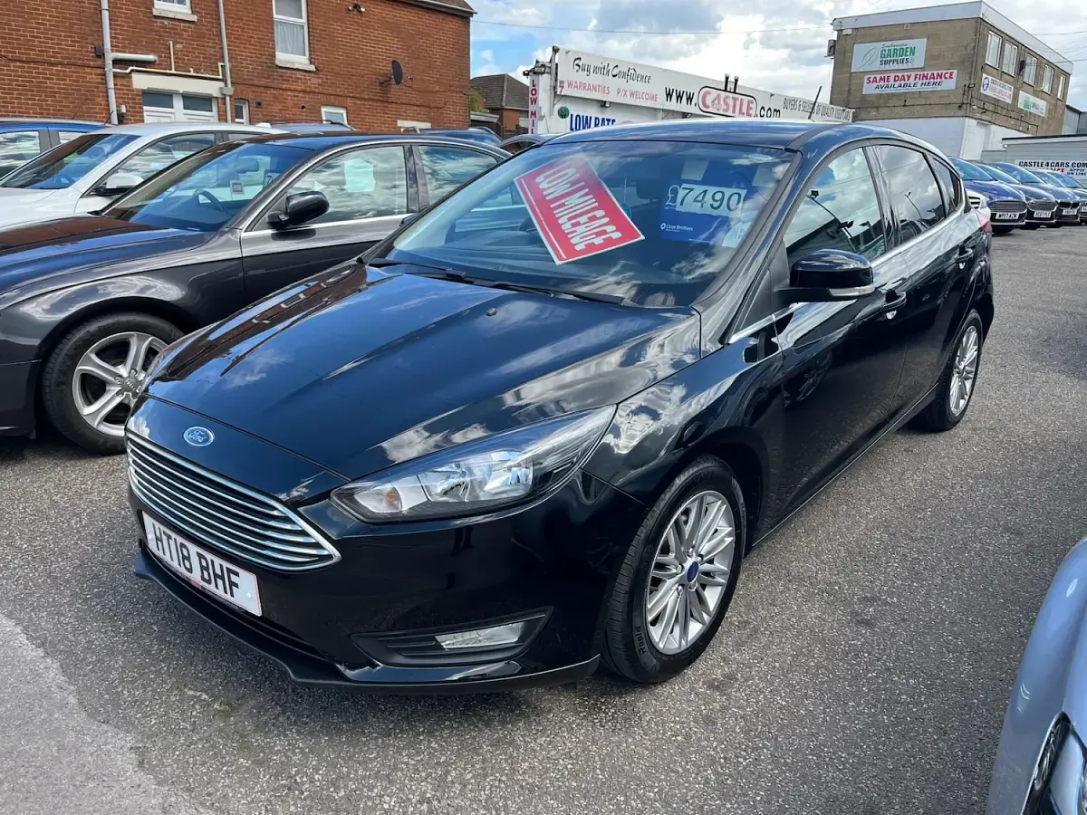 Used Ford Focus Zetec 125 HP (91 kW) 2018 Black Hatchback