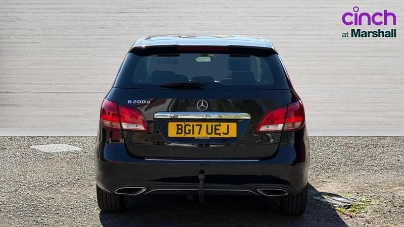 Begagnad Mercedes B200 136 HK (100 kW) 2017 Svart Minibuss