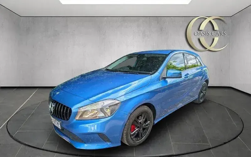 Used Mercedes A180 SE 122 HP (89 kW) 2016 Blue Hatchback
