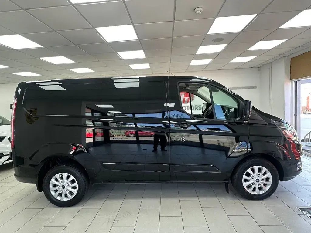 Used Ford Transit Custom Limited 130 HP (95 kW) 2020 Black Van