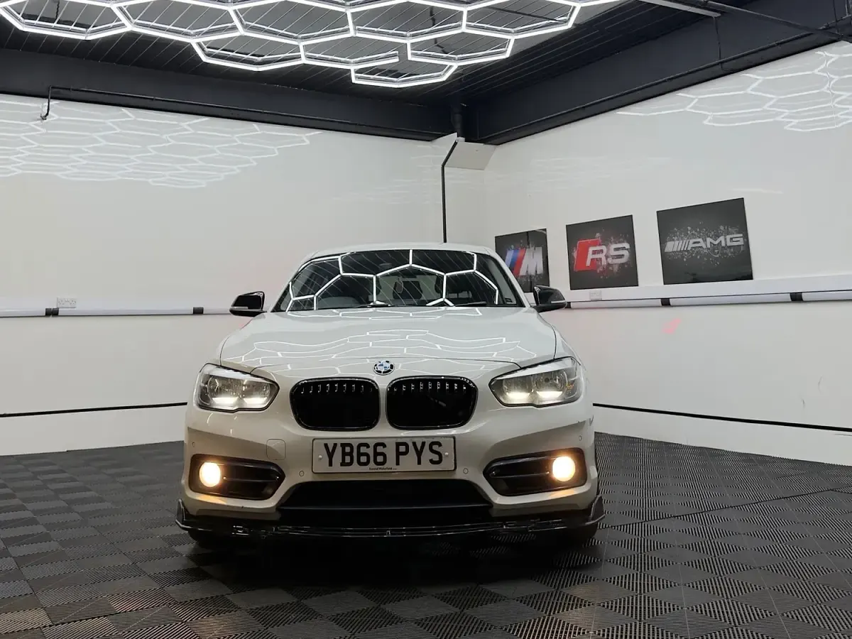 Used BMW 118 Sport Line 2017 White Hatchback