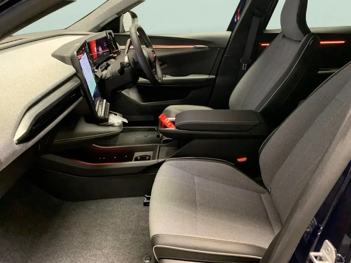 Begagnad Renault Scenic E-Tech Techno 160 kW (218 HK) 2025 Blå SUV