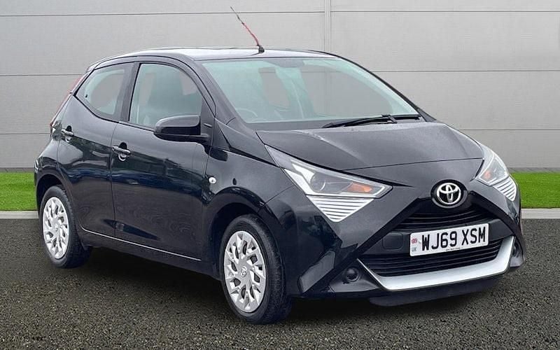 Used Toyota Aygo X-play 72 HP (52 kW) 2019 Black Hatchback