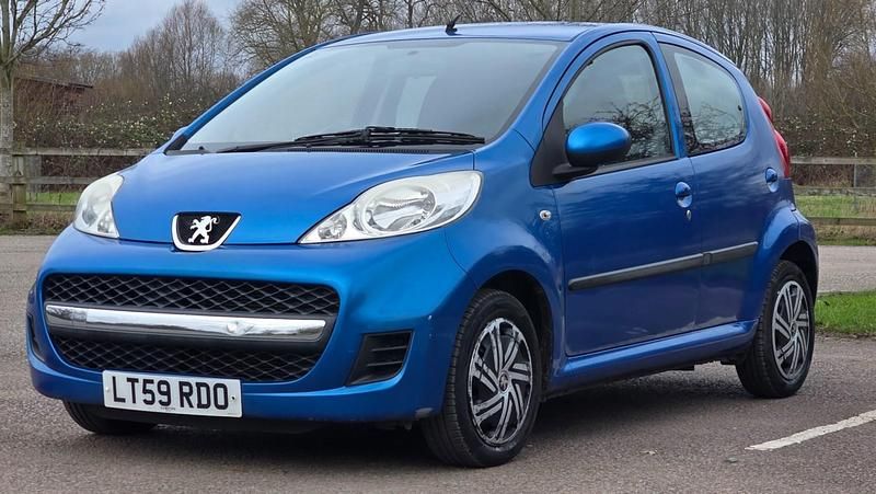 Used Peugeot 107 68 HP (50 kW) 2009 Blue Hatchback