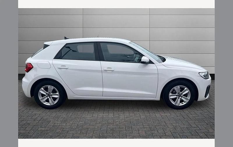 Used Audi A1 Design 95 HP (69 kW) 2023 White SUV