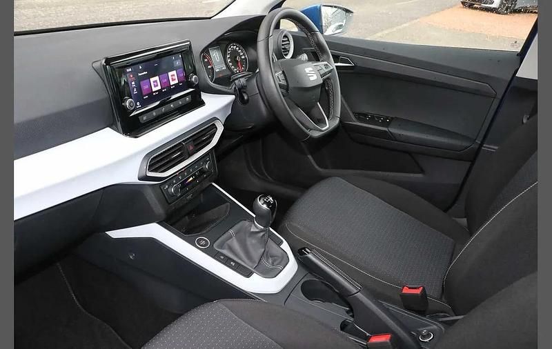 Used Seat Arona SE 94 HP (69 kW) 2022 Blue SUV