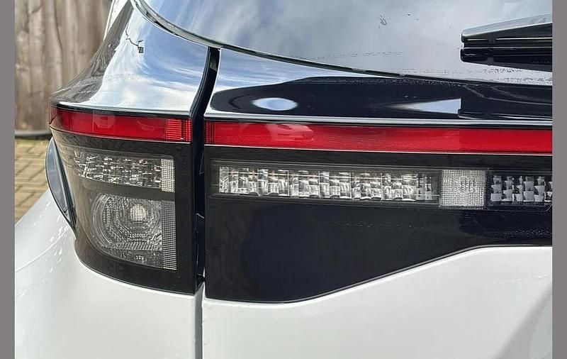 White Used 2023 Toyota Yaris Cross Design SUV | £19,499 (Good price) - Image 1/4