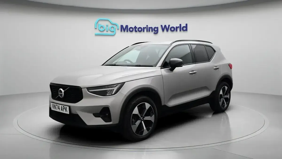 Used Volvo XC40 Plus 163 HP (119 kW) 2025 Silver SUV