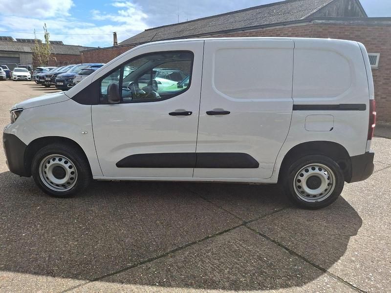 Second-hand Peugeot Partner Premium 102 CP (75 kW) 2024 Alb Monovolum