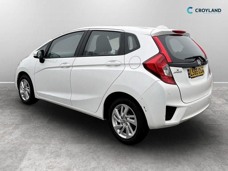 Used Honda Jazz SE 102 HP (75 kW) 2015 White Hatchback