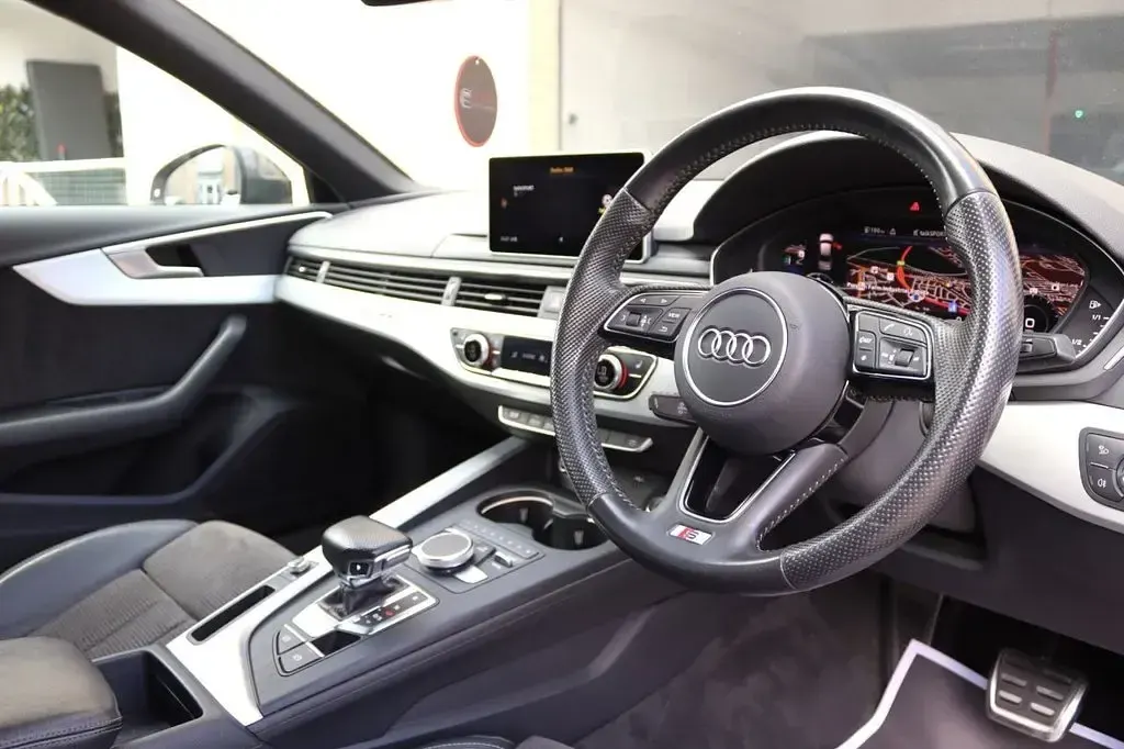 Used Audi A4 S-Line 190 HP (139 kW) 2019 Grey Sedan