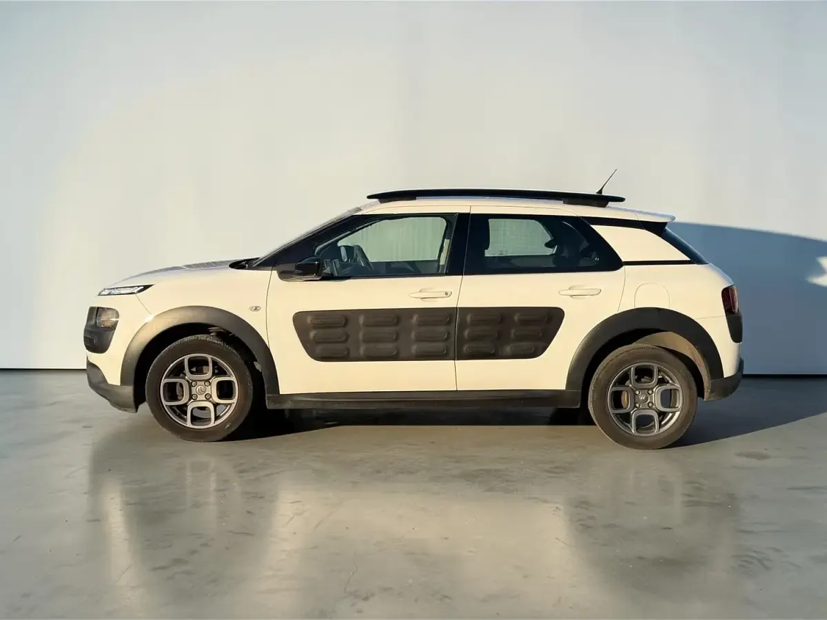 Used Citroën C4 Cactus Feel 82 HP (60 kW) 2017 White Hatchback